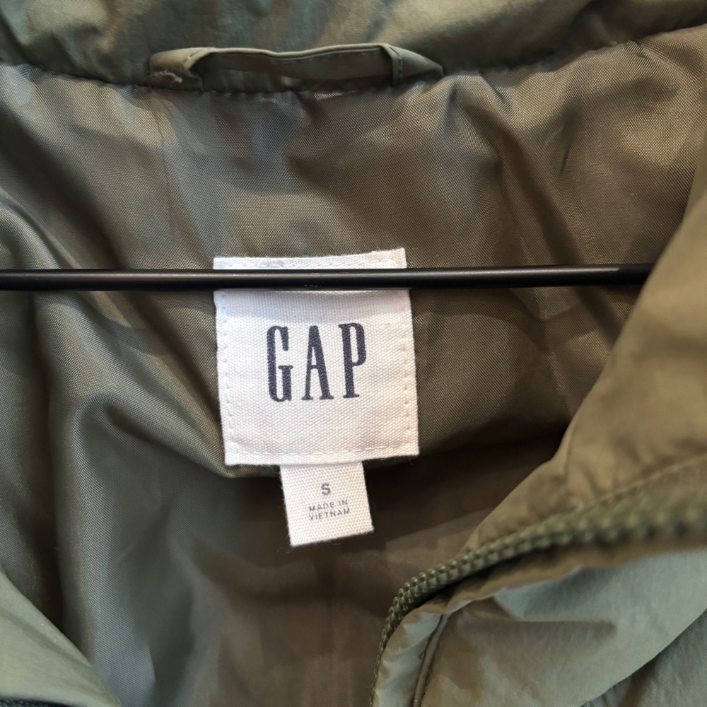 NWOT GAP Relaxed Quilted Nylon Jacket, Size S - Picture 10 of 14